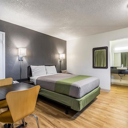 Motel 6-Pekin, IL Bagian luar foto