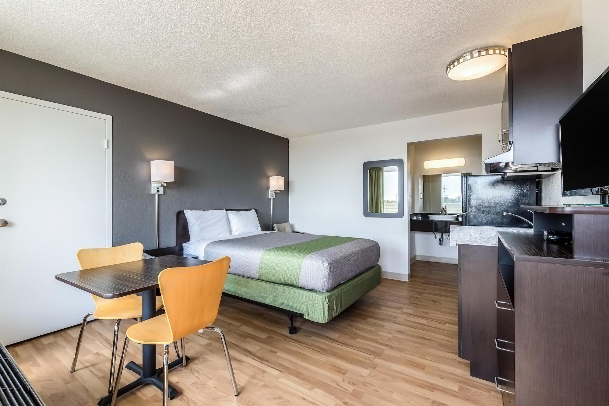 Motel 6-Pekin, IL Bagian luar foto
